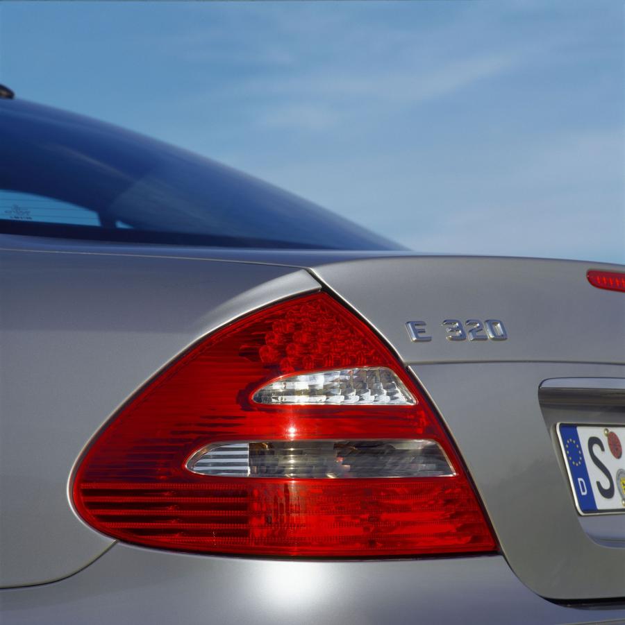  Mercedes-Benz E-Class 2002 года  (фото 374 из 448)